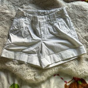 Banana Republic white shorts 🩳